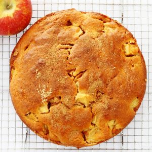 Cinnamon apple cake