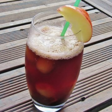 Pomegranate appletiser mocktail